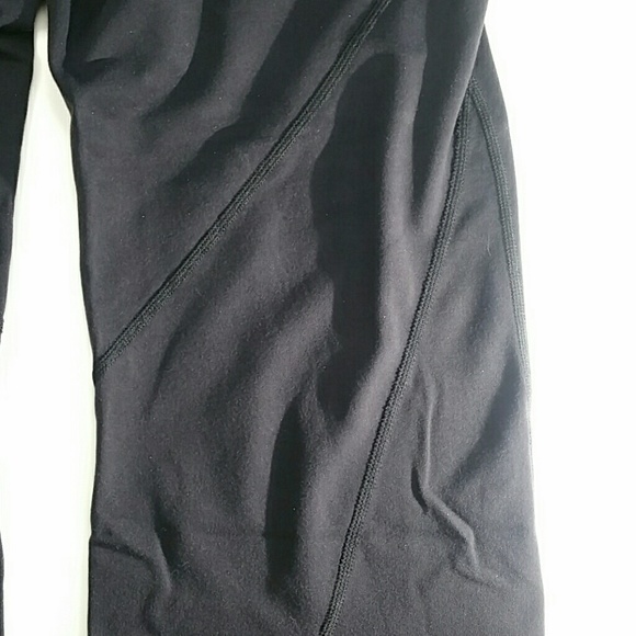 Athleta power up Ananda yoga capri size medium - Picture 7 of 8